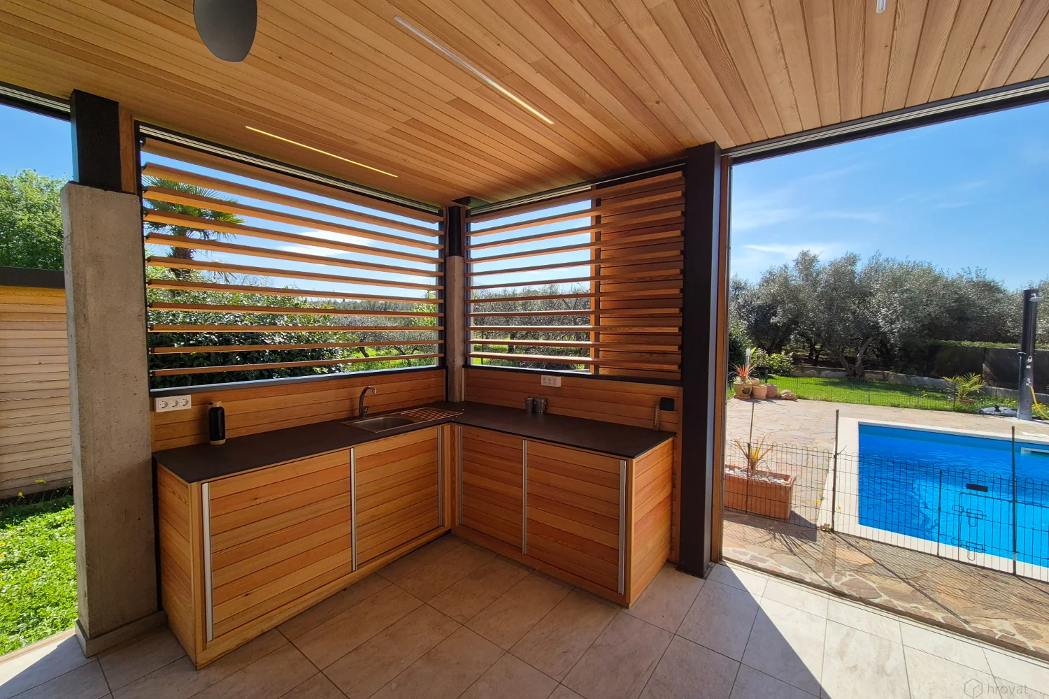 Letne kuhinje hrovat