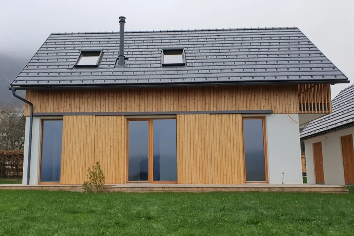 Holz-Schiebeläden Hrovat