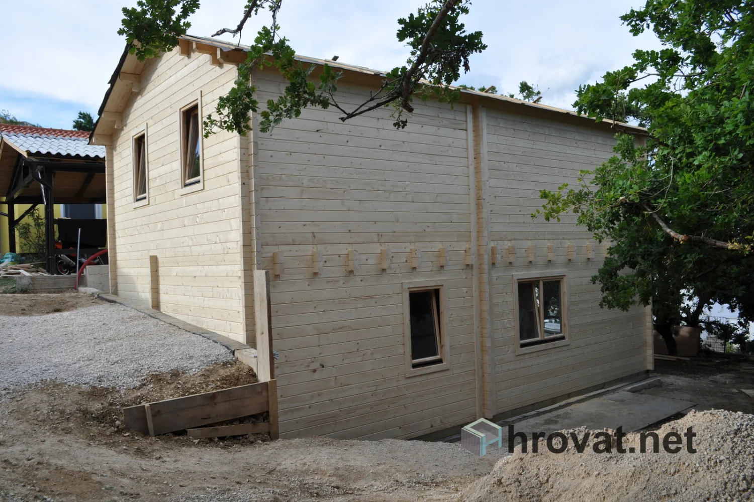 Brunarice 6x5, 50 m&sup2; ali po meri: Toplina lesa za popolno zatoči&scaron;če-1