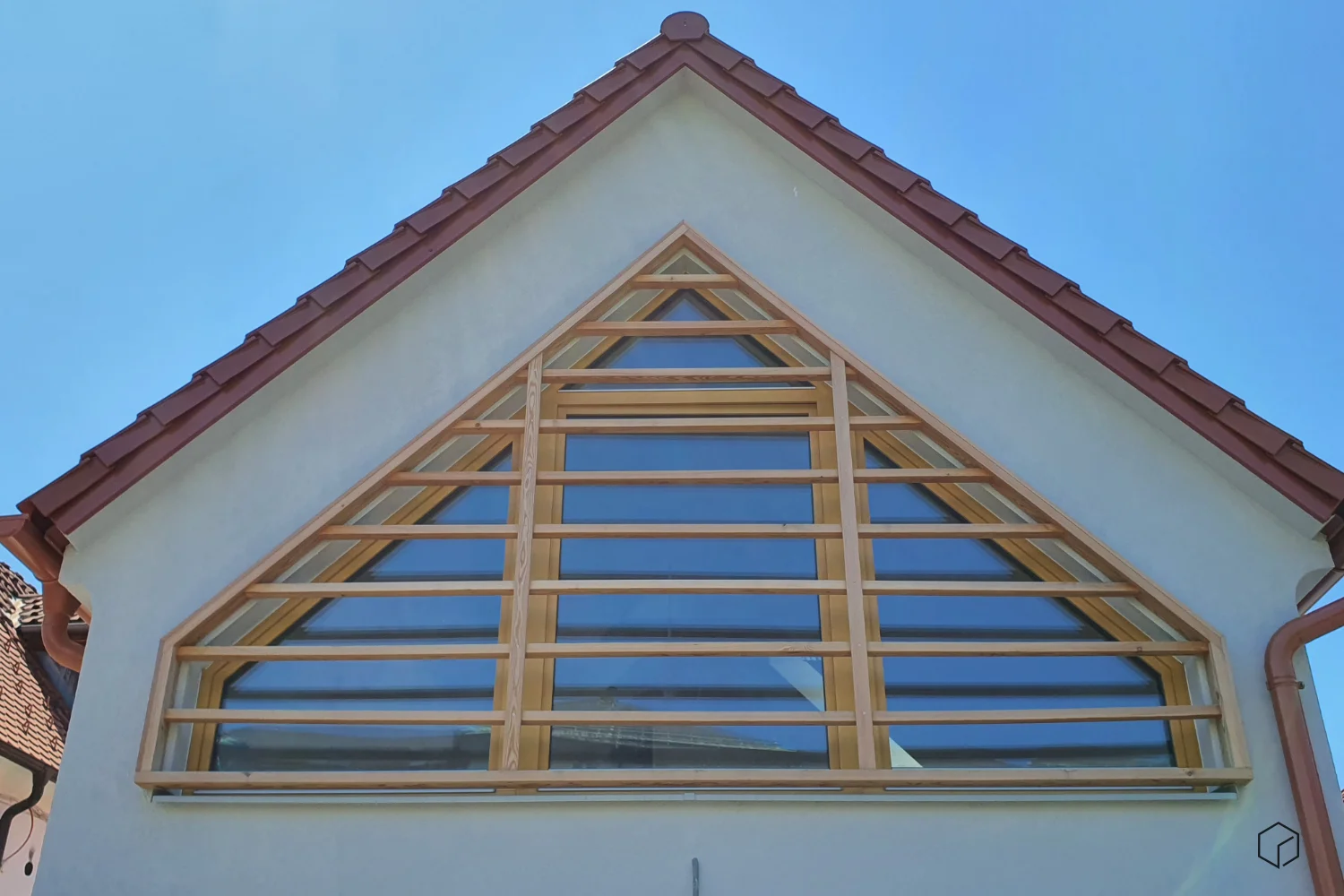 Text: Hölzerne Schiebeläden Hrovat