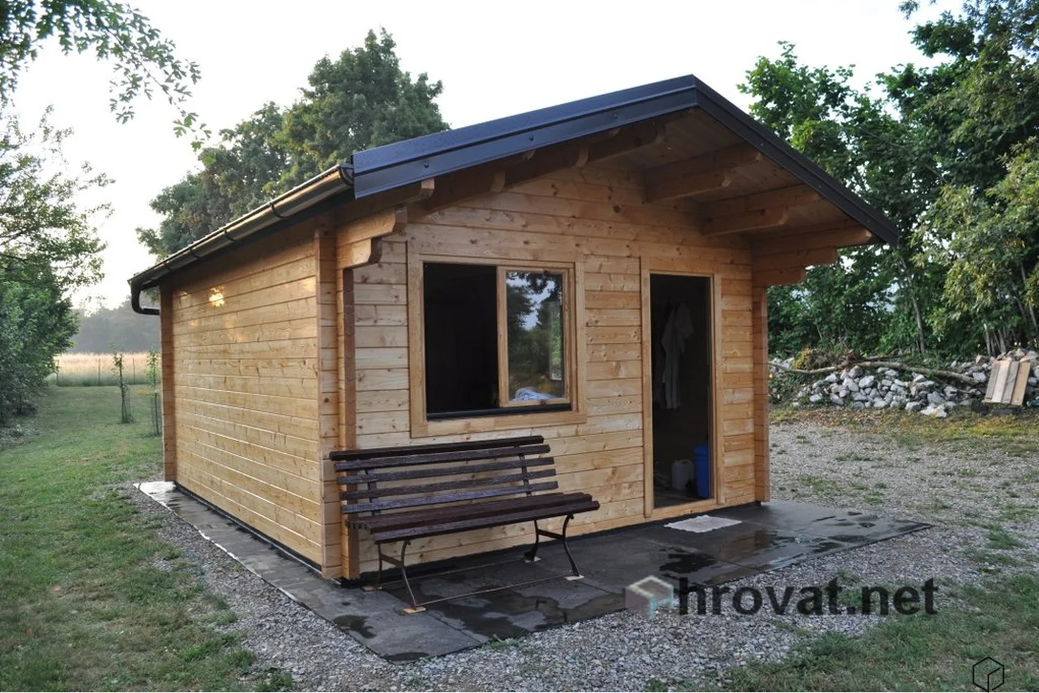 Brunarice 6x5, 50 m&sup2; ali po meri: Toplina lesa za popolno zatoči&scaron;če-10