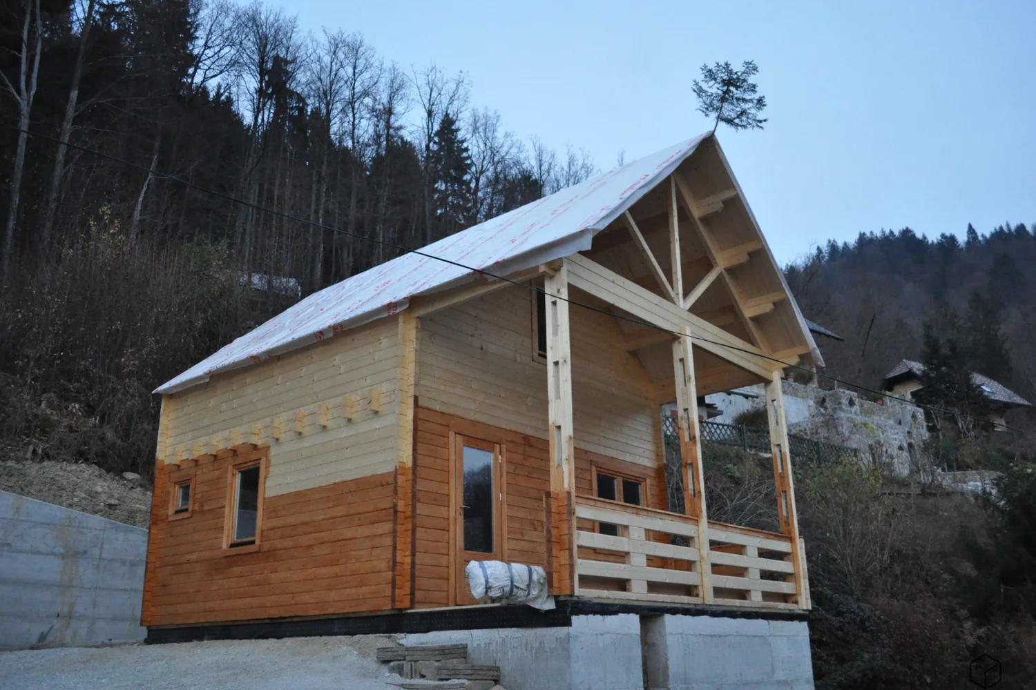Brunarice 6x5, 50 m&sup2; ali po meri: Toplina lesa za popolno zatoči&scaron;če-5