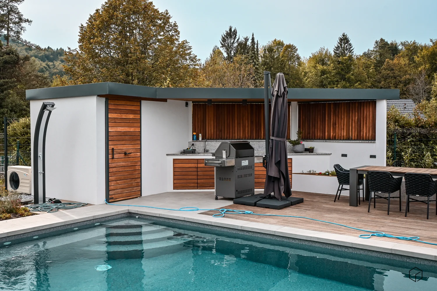 Gartenhaus mit Pool