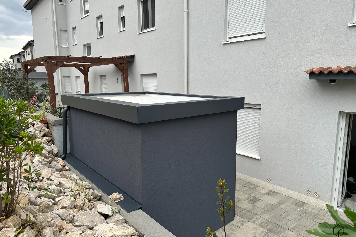 streha vrtne hi&scaron;ke