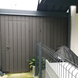 Ein Gartenpavillon zwischen den H&auml;usern-2-small