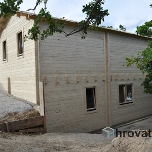 Brunarice 6x5, 50 m&sup2; ali po meri: Toplina lesa za popolno zatoči&scaron;če-1-small