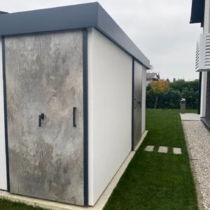 vrtna lopa s posebnimi vrati